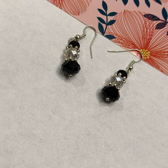 Small dangling earrings - Picture 3 of 4